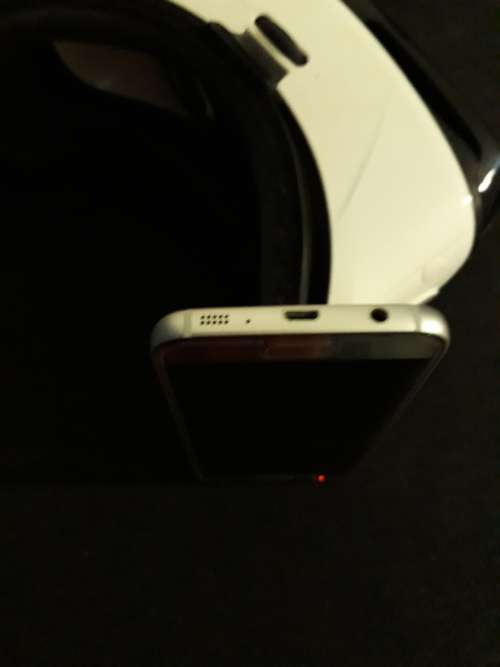 SAMSUNG S7 + SAMSUNG VR GEAR IN PRISTINE CONDITION #STUNNING
